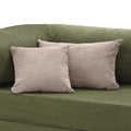 Coussin velours côtelé sable sur canapé